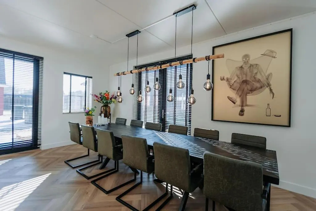 Bright & Luxurious Brand New Villa In Amsterdam! contacts
